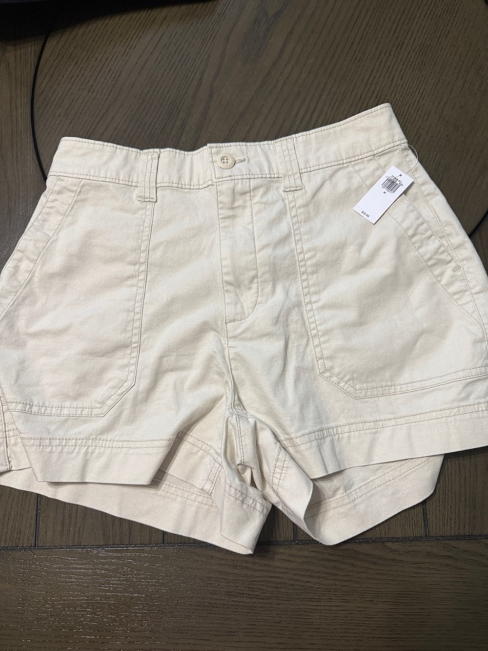 Old Navy OG Chino Shorts. NWT! Size M. - Picture 2 of 3